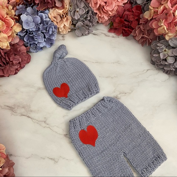 Newborn Baby Hand Knit Bluish Gray Outfit with Red Heart Photography Prop - Picture 5 of 14